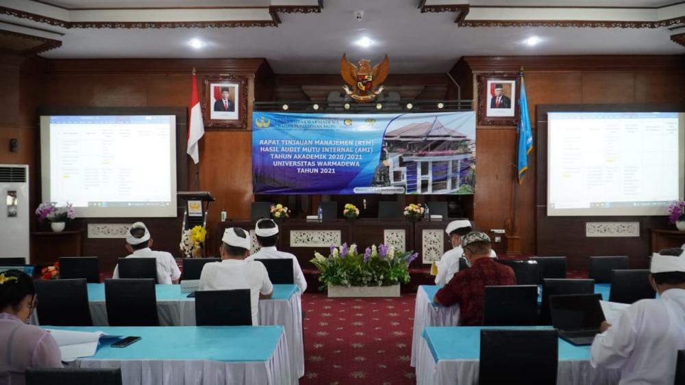 Rapat Tinjauan Manajemen (RTM) Hasil Audit Mutu Internal (AMI) Universitas Warmadewa Tahun 2021 Hari Kedua